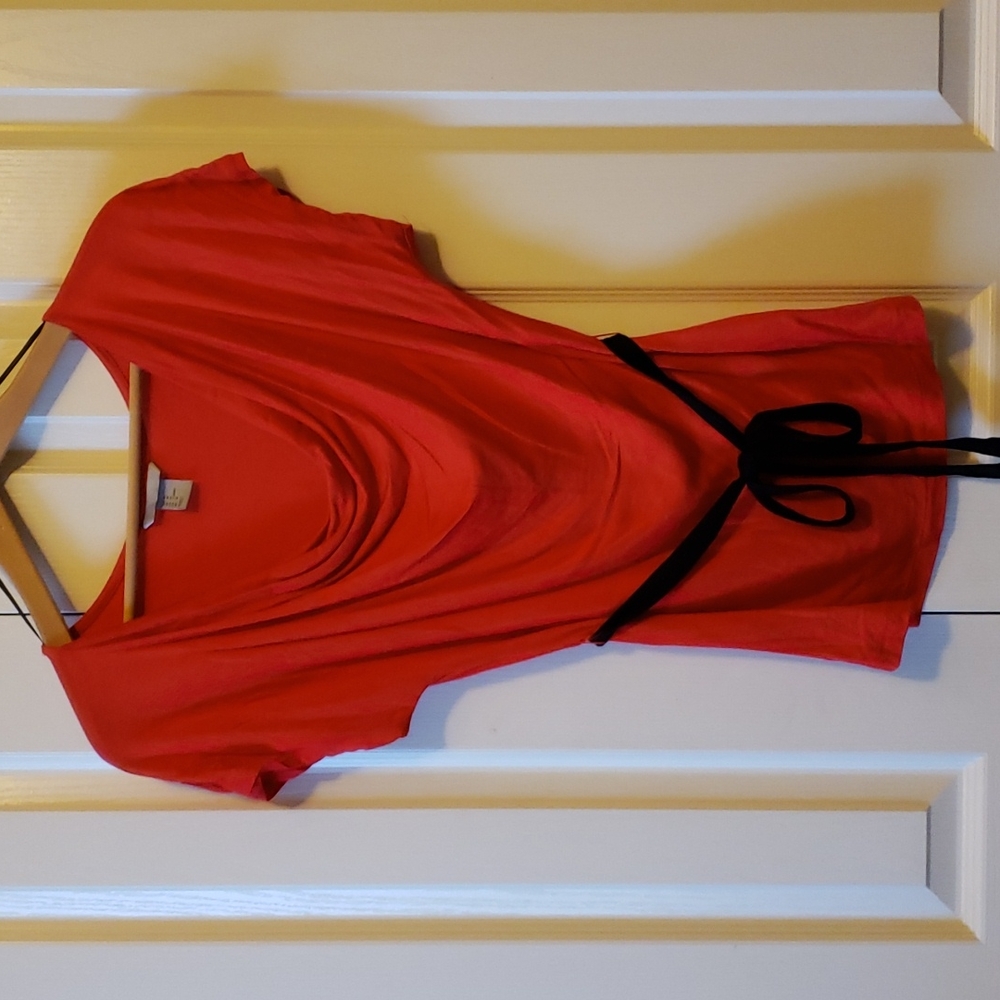H&M Red Top with Black Belt (M)